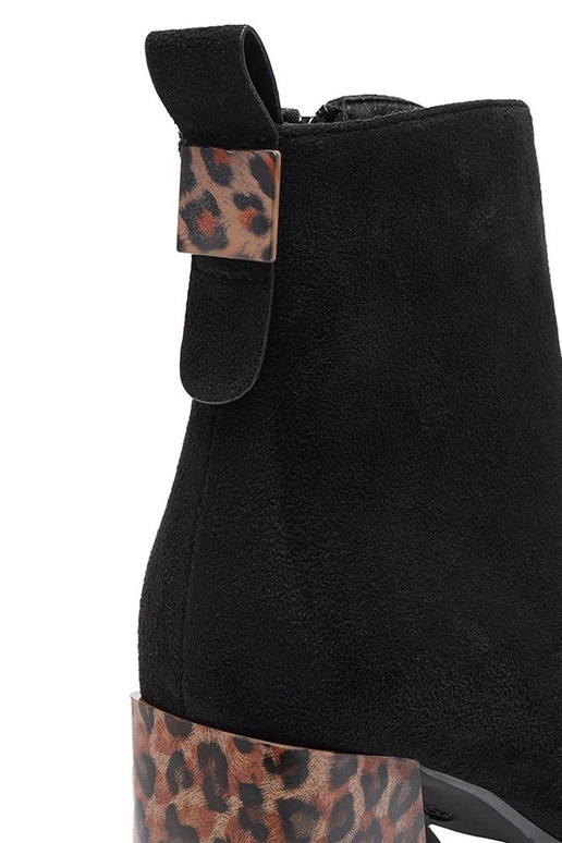 Stivaletti neri con tacco laccato e...