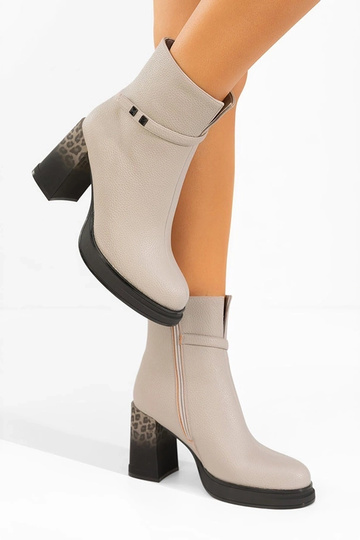 Stivaletti grigi con tacco... 2