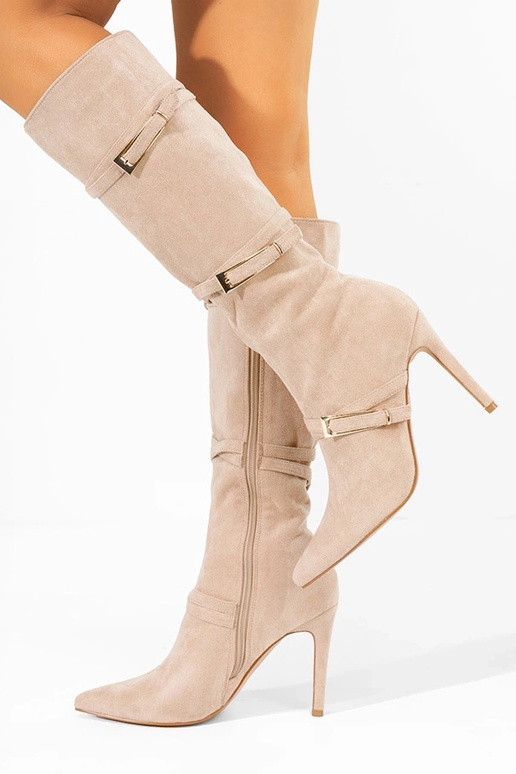 Stivali lunghi color sabbia con tacco...