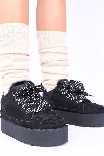 Scarpe casual nere con zeppa e lacci decorativi Sesuna