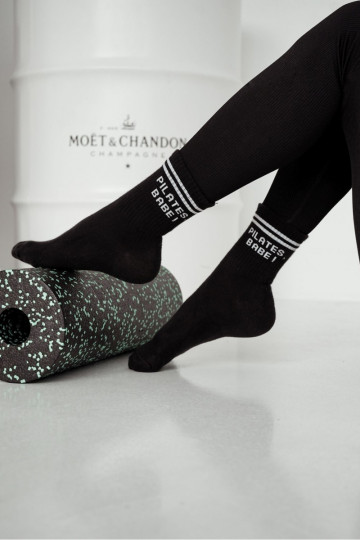 Calze donna con scritta "PILATES, BABE!" color nero