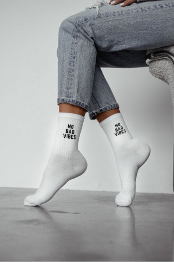 Calze donna con scritta "NO BAD VIBES" bianche