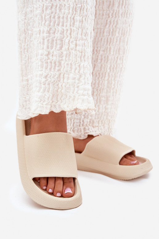 Femminile Pantofole in schiuma leggera Su una suola spessa beige Querceria