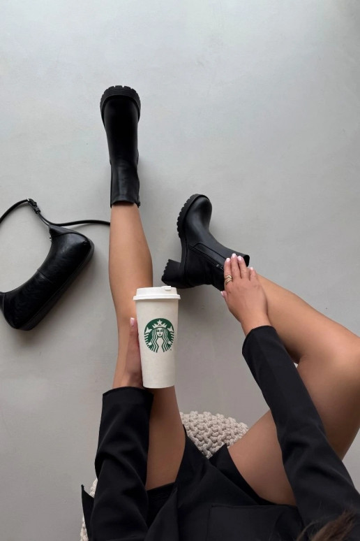 Stivali da donna alla moda con i tacchi colore nero Thalira