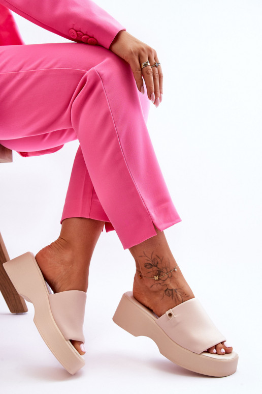 Femminile Pantofole con una piattaforma beige Carmela