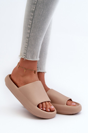 Femminile Pantofole in schiuma leggera Su una suola spessa beige Querceria