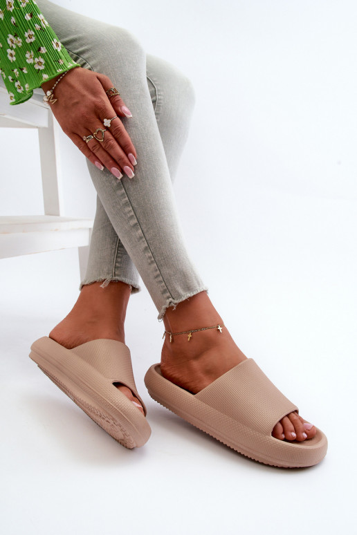 Femminile Pantofole in schiuma leggera Su una suola spessa beige Querceria