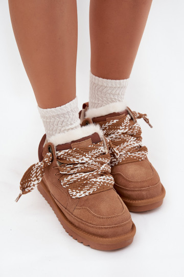 dalla pelle scamosciata Stivali da neve Femminile con una pelliccia I Grubym Allacciaturam Vinceza 97963 colore marrone