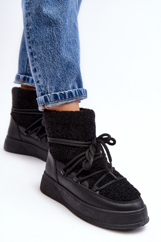 Femminile Stivali da neve con una piattaforma colore nero Ahatissa