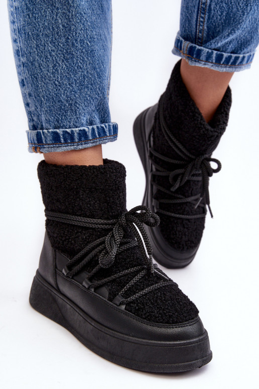 Femminile Stivali da neve con una piattaforma colore nero Ahatissa