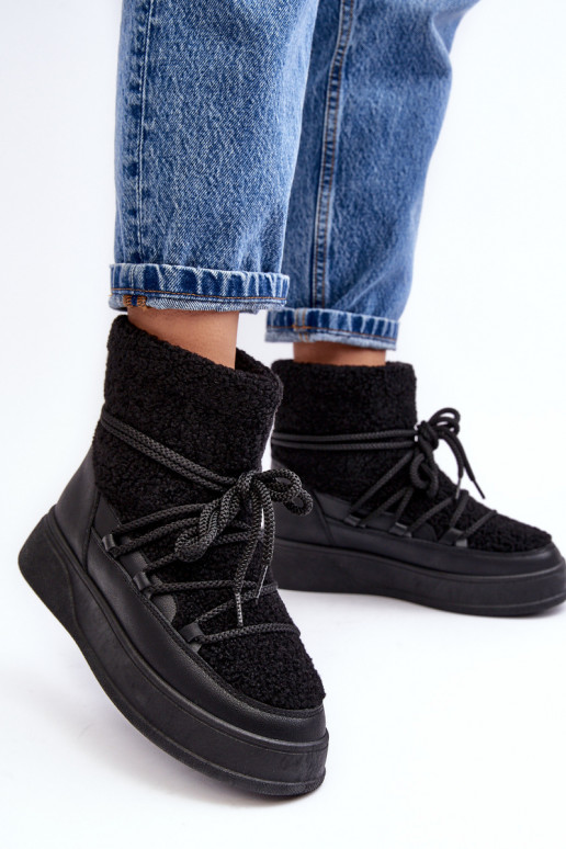 Femminile Stivali da neve con una piattaforma colore nero Ahatissa