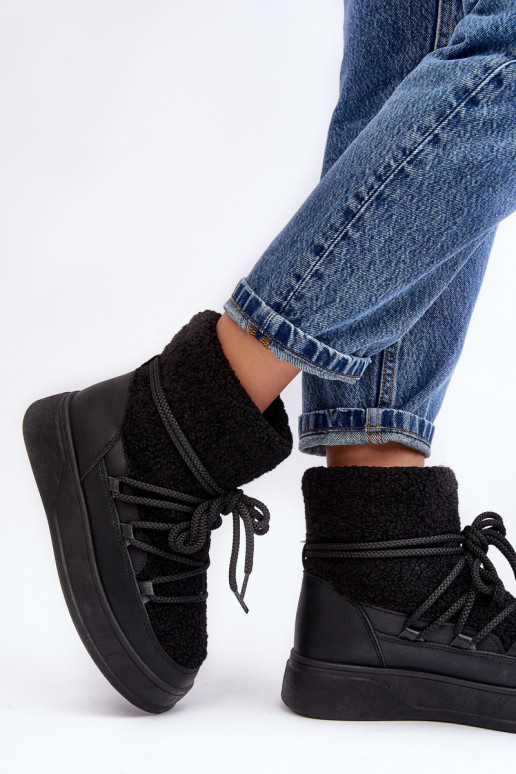 Femminile Stivali da neve con una piattaforma colore nero Ahatissa