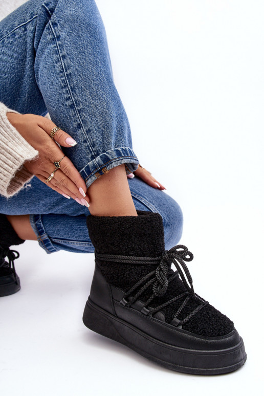 Femminile Stivali da neve con una piattaforma colore nero Ahatissa