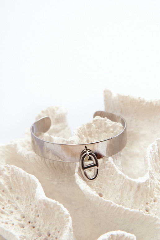 Un braccialetto con ornamenti Stal NierdzeAna color argento