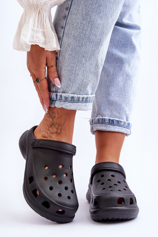 Pantofole in schiuma Crocs con suole massicce alla moda colore nero Katniss