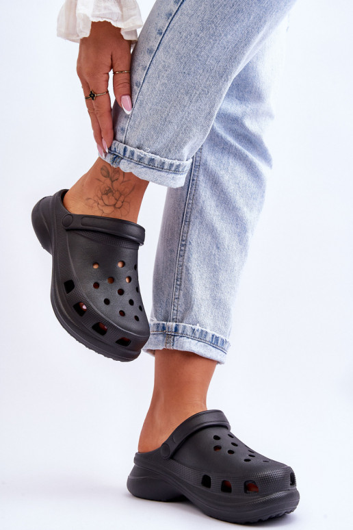 Pantofole in schiuma Crocs con suole massicce alla moda colore nero Katniss