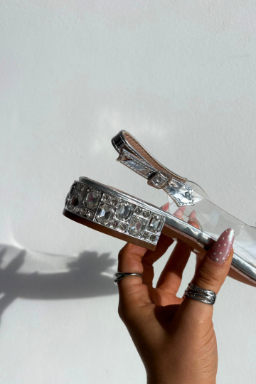 Guardare attraverso sandali Con tacco basso Con decorazionii Detalami D&A MR52-229 color argento 2