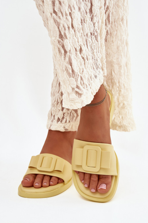Pantofole da donna con tacchi larghi con fibbie colore giallo Melivra