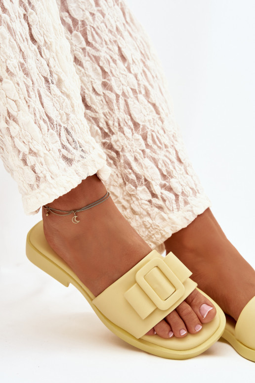 Pantofole da donna con tacchi larghi con fibbie colore giallo Melivra