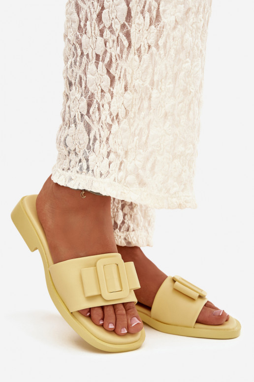 Pantofole da donna con tacchi larghi con fibbie colore giallo Melivra