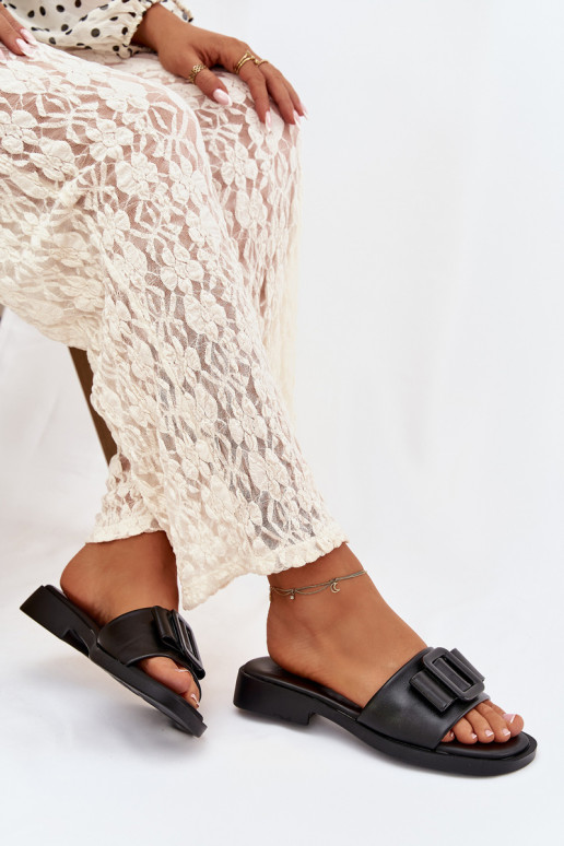 Pantofole da donna con tacchi larghi con fibbie colore nero Melivra