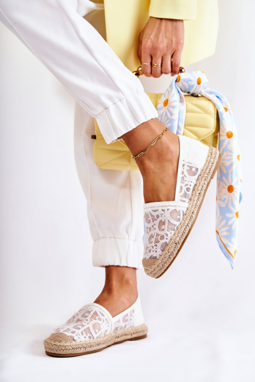 Elegantello classico Femminile espadrillas con elementi traforati Colore bianco Catris