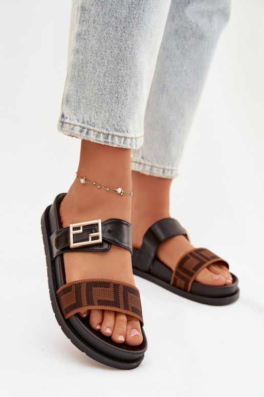 Pantofole da donna con fibbie dorate, colore nero