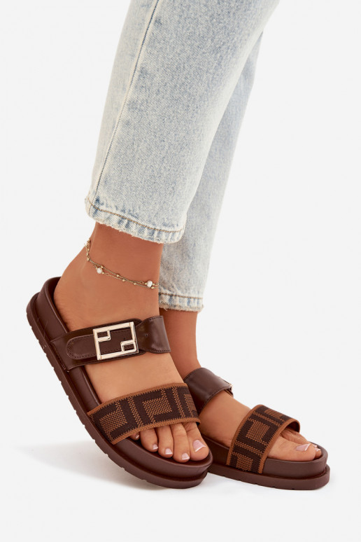 Pantofole da donna con fibbie dorate, colore marrone