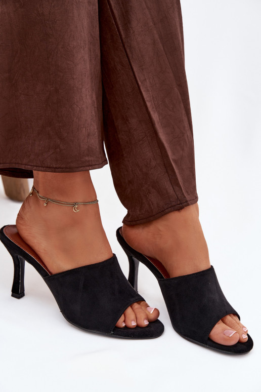 Pantofole da donna con tacchi sottiliin ecopelle scamosciatau colore nero Isolia