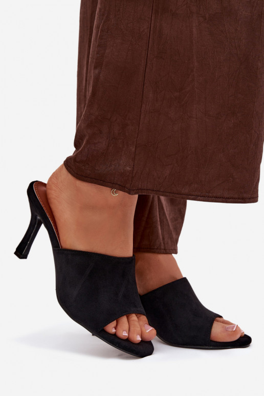 Pantofole da donna con tacchi sottiliin ecopelle scamosciatau colore nero Isolia