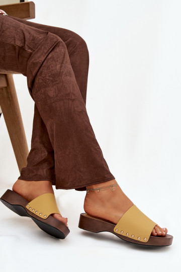 Pantofole da donna con rivetti colore giallo Terissa