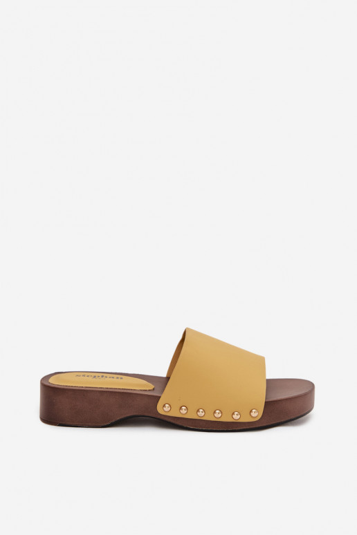 Pantofole da donna con rivetti colore giallo Terissa