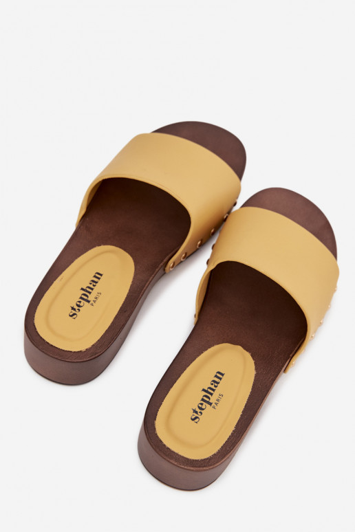 Pantofole da donna con rivetti colore giallo Terissa