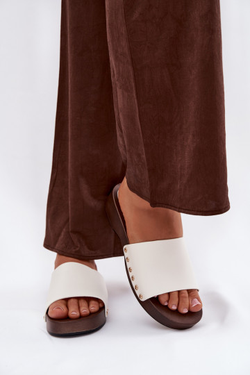 Pantofole da donna con rivetti Colore bianco Terissa 2