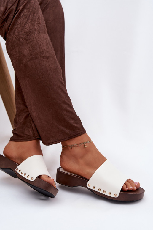 Pantofole da donna con rivetti Colore bianco Terissa