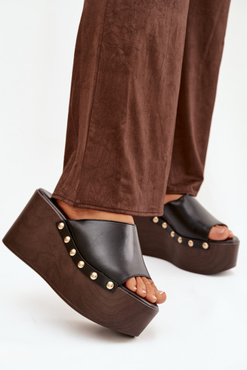 Pantofole da donna Su un cuneo con rivetti colore nero Devereline 2