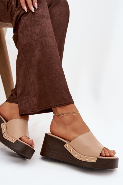 Pantofole da donna Su un cuneo Ze colore doratomi Borchie beige Arionne