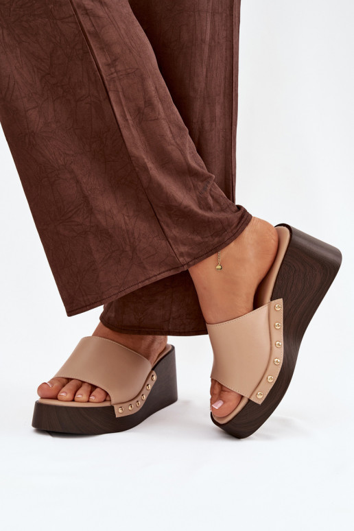 Pantofole da donna Su un cuneo Ze colore doratomi Borchie beige Arionne