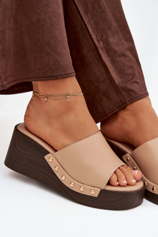 Pantofole da donna Su un cuneo Ze colore doratomi Borchie beige Arionne