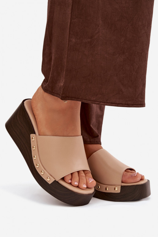 Pantofole da donna Su un cuneo Ze colore doratomi Borchie beige Arionne