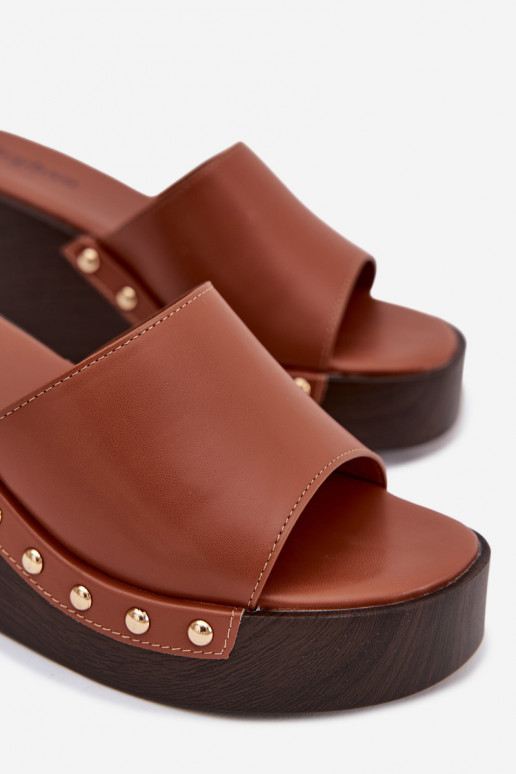 Pantofole da donna Su un cuneo Ze colore doratomi Borchie colore marrone Arionne