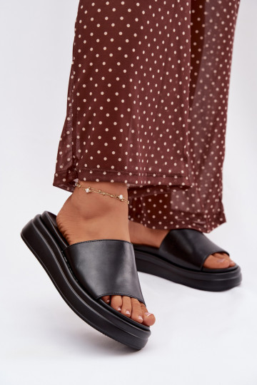 Pantofole da donna con una piattaforma colore nero Tanelisse