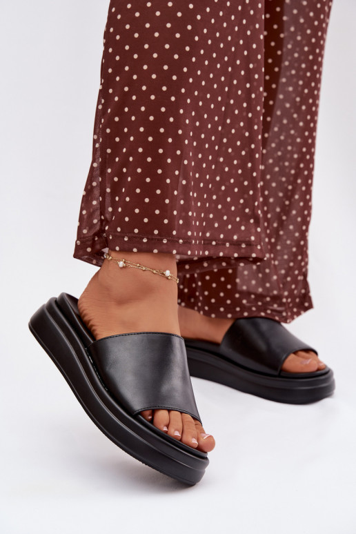 Pantofole da donna con una piattaforma colore nero Tanelisse