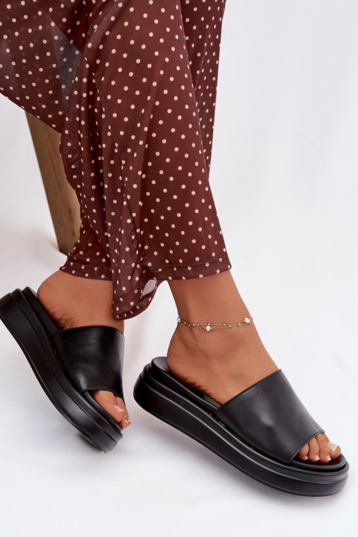 Pantofole da donna con una piattaforma colore nero Tanelisse