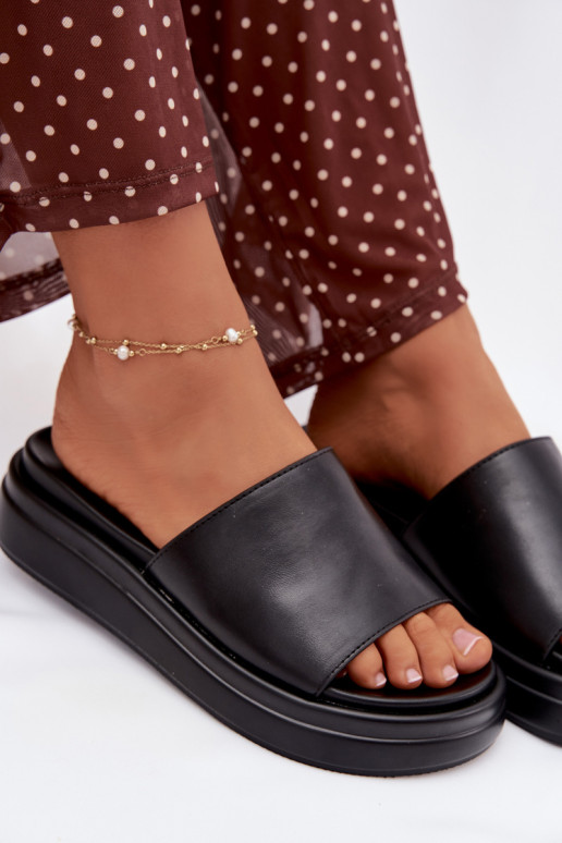 Pantofole da donna con una piattaforma colore nero Tanelisse