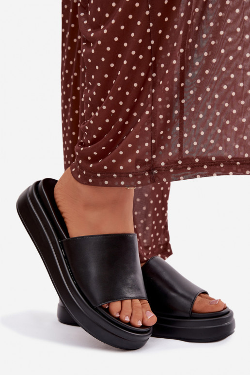 Pantofole da donna con una piattaforma colore nero Tanelisse