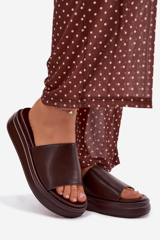 Pantofole da donna con una piattaforma CzekoladoAe Tanelisse