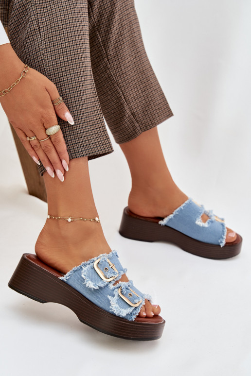 Pantofole da donna con una piattaforma Ze colore doratomi con fibbiemi colore blu Renelisse