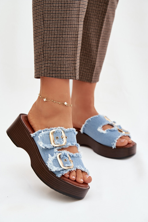 Pantofole da donna con una piattaforma Ze colore doratomi con fibbiemi colore blu Renelisse