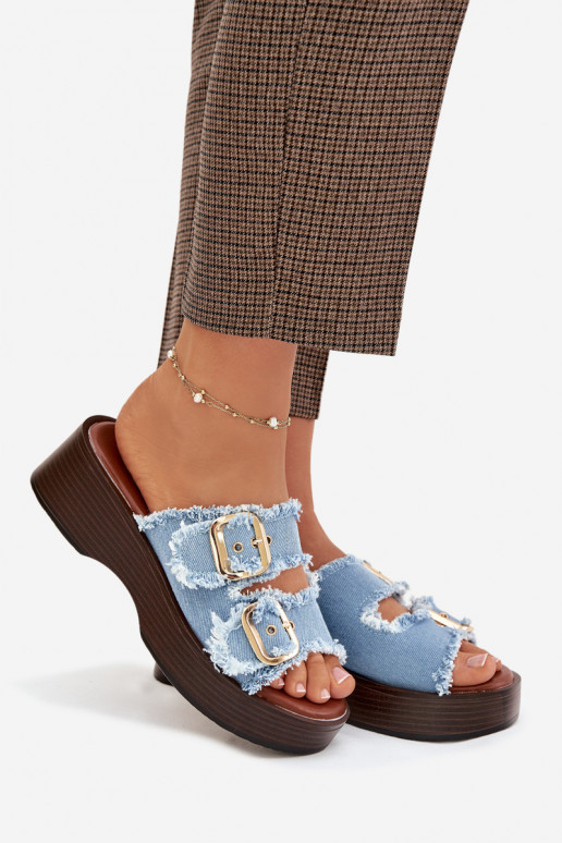 Pantofole da donna con una piattaforma Ze colore doratomi con fibbiemi colore blu Renelisse